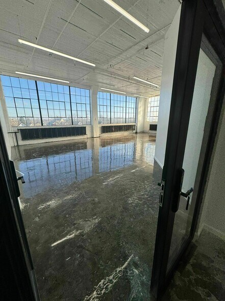 13000 Athens Ave, Lakewood, OH à louer - Photo du bâtiment - Image 3 de 74