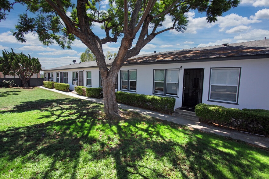3245 E Wilton St, Long Beach, CA for sale - Building Photo - Image 3 of 9