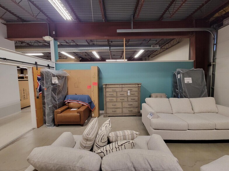 8365 Wicker Ave, Saint John, IN à vendre - Photo du bâtiment - Image 3 de 46