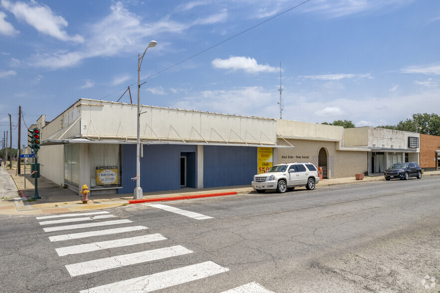 401-405 E Main St, Alice, TX for sale - Building Photo - Image 1 of 1