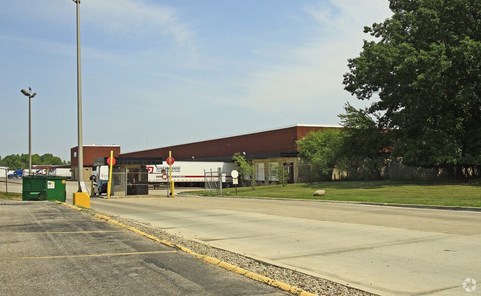 16625 Granite Rd, Maple Heights, OH for sale - Building Photo - Image 3 of 7