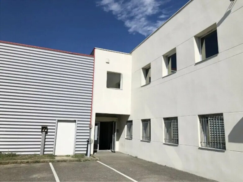 Office in Saint-Priest for lease - Building Photo - Image 2 of 11