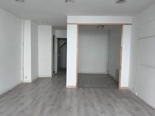 Office in Chalon-sur-Saône for lease Interior Photo- Image 1 of 3