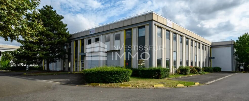 Flex in Gennevilliers for lease - Building Photo - Image 1 of 2