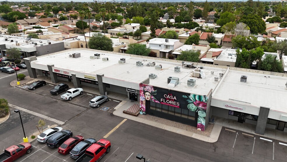 2050 W Guadalupe Rd, Mesa, AZ à louer - Photo du bâtiment - Image 2 de 8