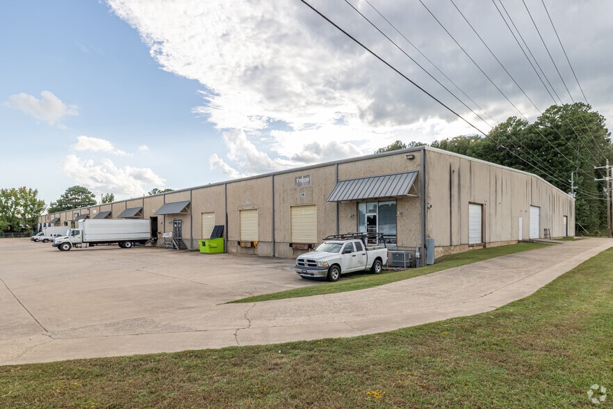 6200 Scott Hamilton Dr, Little Rock, AR for lease - Building Photo - Image 1 of 6