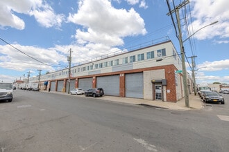 182-16 149th Rd, Jamaica, NY à louer Photo intérieure- Image 2 de 3