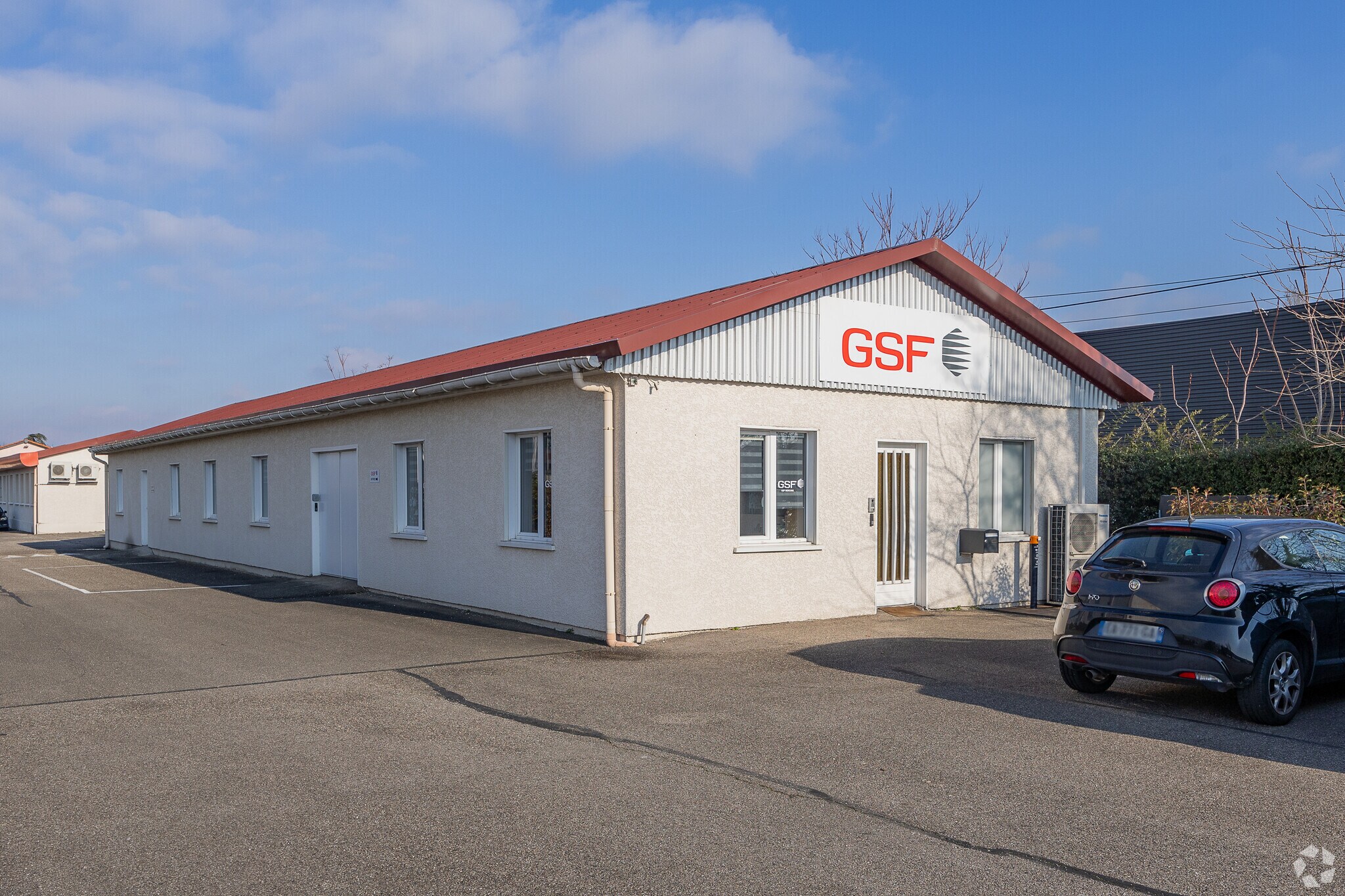 Flex in Décines-Charpieu for lease Building Photo- Image 1 of 4