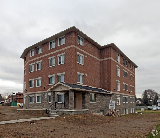 1915 N Simcoe St, Oshawa, ON à vendre - Photo du bâtiment - Image 2 de 4