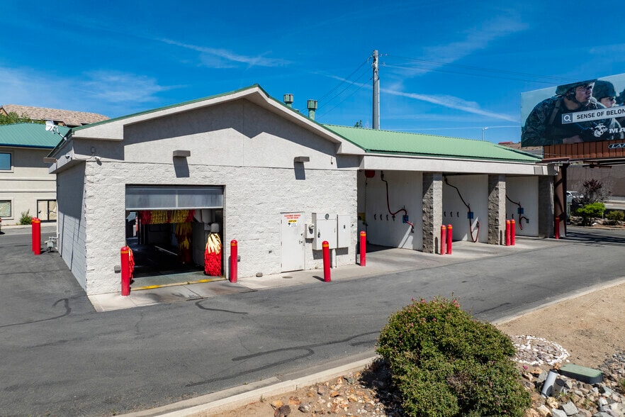 1995 Selmi Dr, Reno, NV for sale - Primary Photo - Image 2 of 5