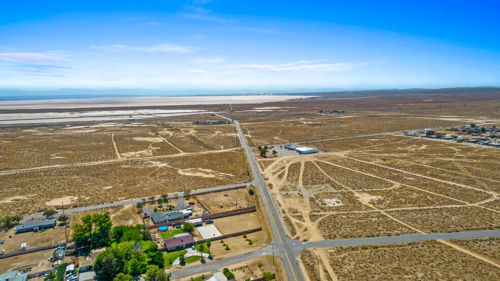 12687 Claymine Rd, North Edwards, CA à vendre - Photo du bâtiment - Image 2 de 5