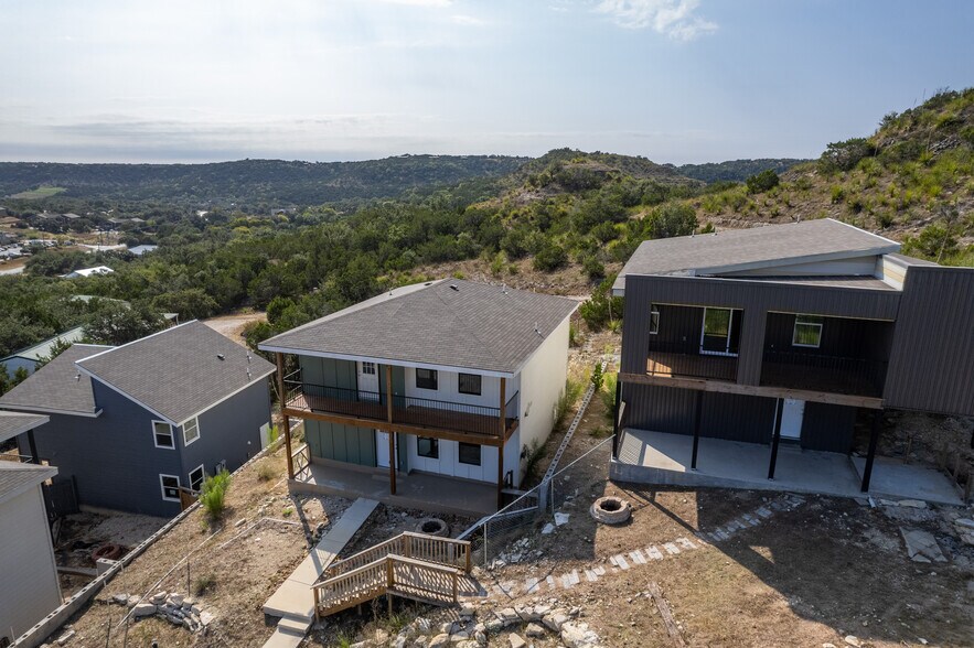 185 Hidden Dr, Canyon Lake, TX à vendre - Photo du bâtiment - Image 2 de 24