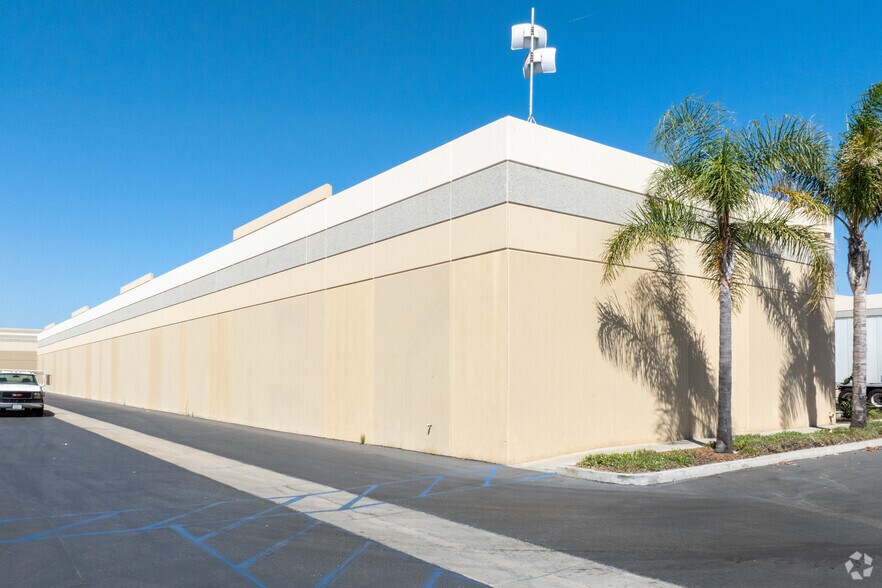 6043 Olivas Park Dr, Ventura, CA à louer - Photo du bâtiment - Image 3 de 4