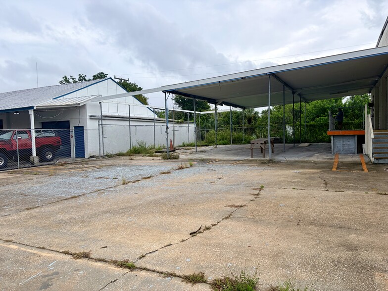 798 Clearlake Rd, Cocoa, FL for lease - Building Photo - Image 3 of 12