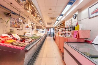 Retail in Madrid, Madrid for lease Interior Photo- Image 2 of 7