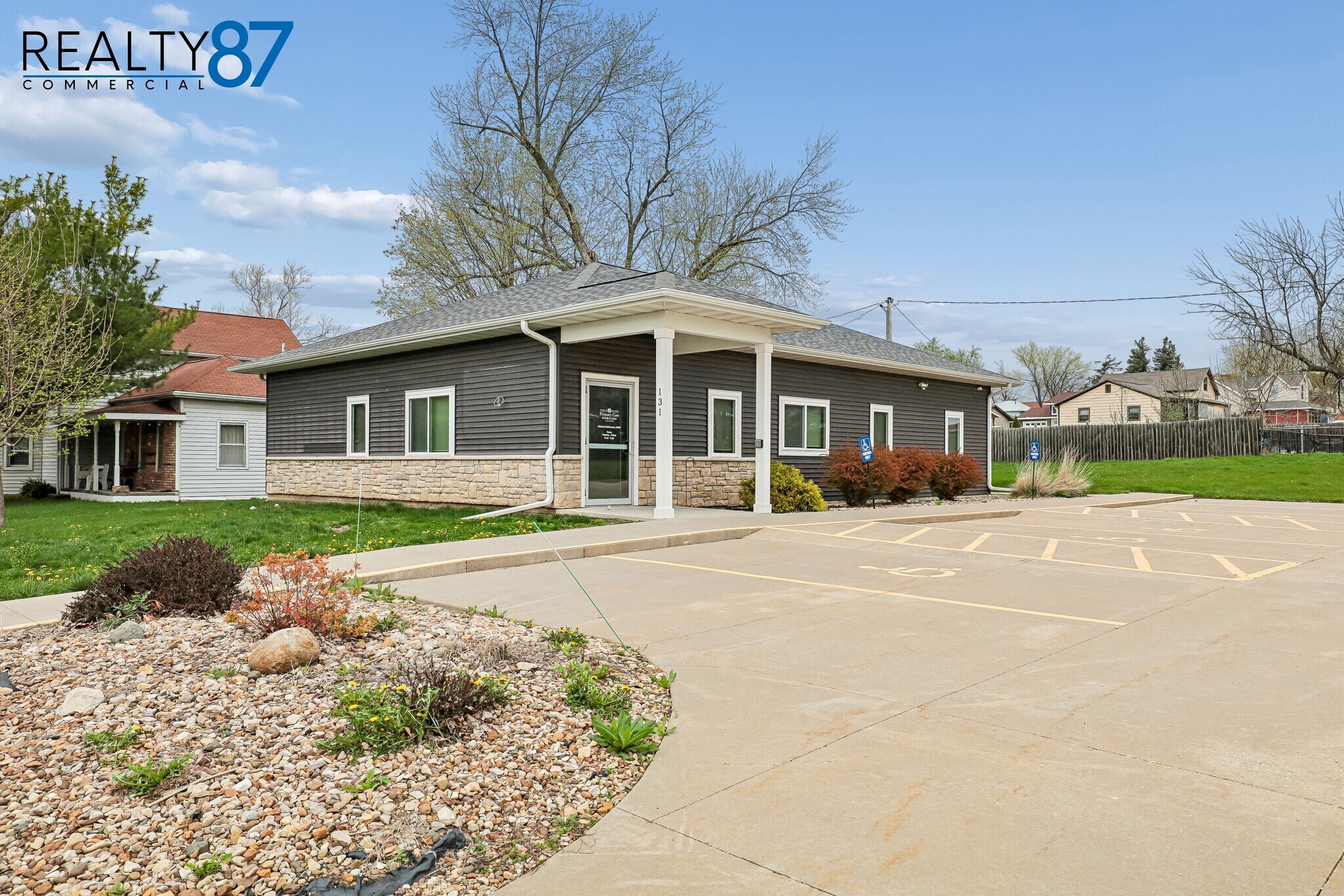 131 Main St, Hills, IA à vendre Photo principale- Image 1 de 25