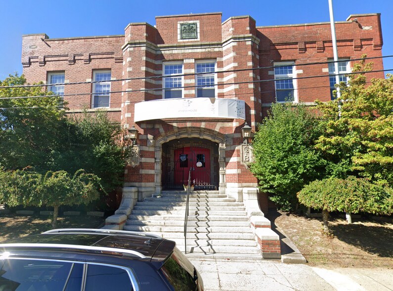 15 W 8th St, 710 Sproul St & 8 W 7th St portfolio of 2 properties for sale on LoopNet.ca - Building Photo - Image 3 of 16