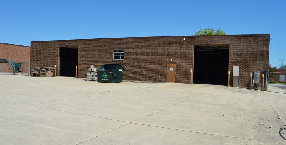 294 Commonwealth Dr, Carol Stream, IL for sale - Building Photo - Image 3 of 4