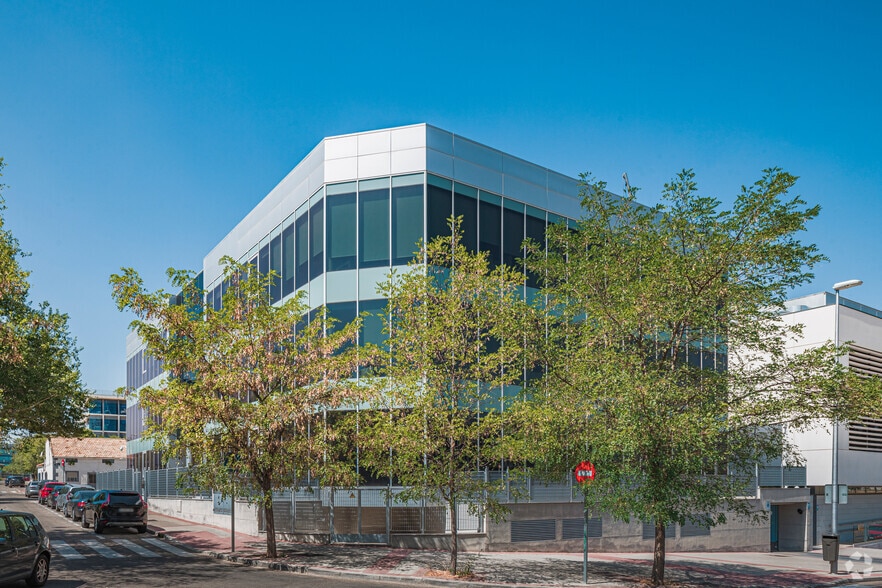 Calle de Marojal, 17, Madrid, Madrid à louer - Photo du bâtiment - Image 2 de 4