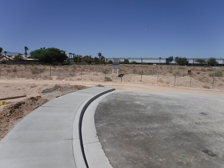 0 Polaris Ave, Las Vegas, NV à vendre - Photo du bâtiment - Image 1 de 14