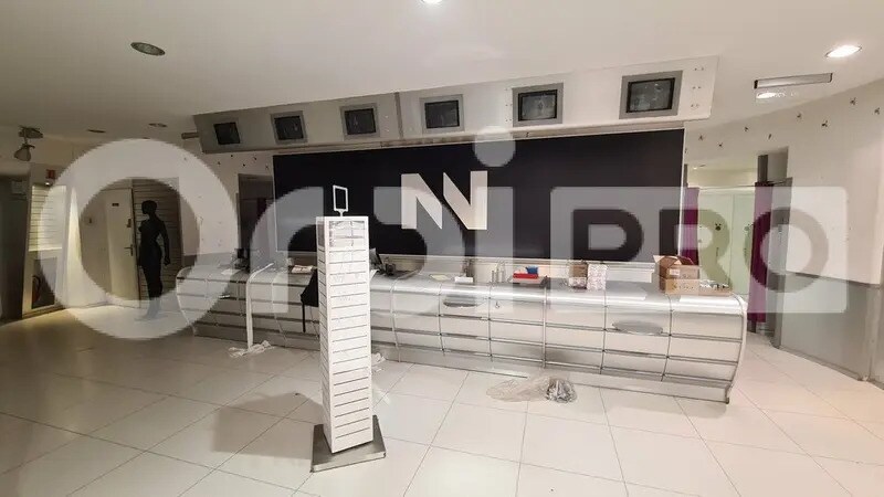 Retail in Montluçon for lease - Interior Photo - Image 3 of 10