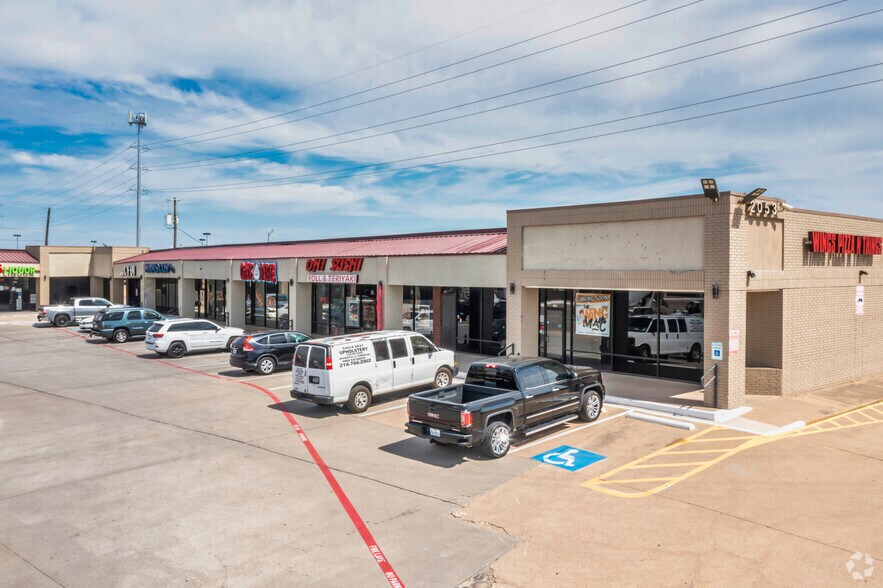 2051-2053 W Northwest Hwy, Dallas, TX for lease - Building Photo - Image 3 of 4