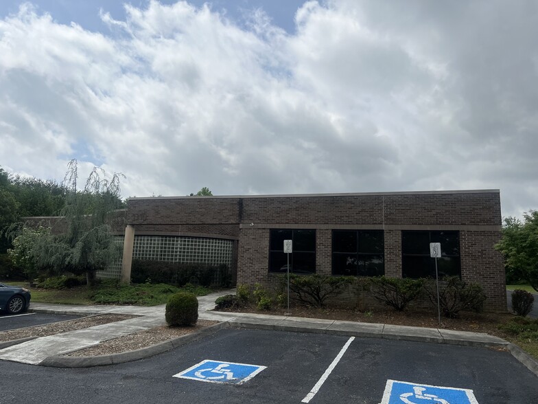 1310 Centerpoint Blvd, Knoxville, TN for sale - Building Photo - Image 3 of 14