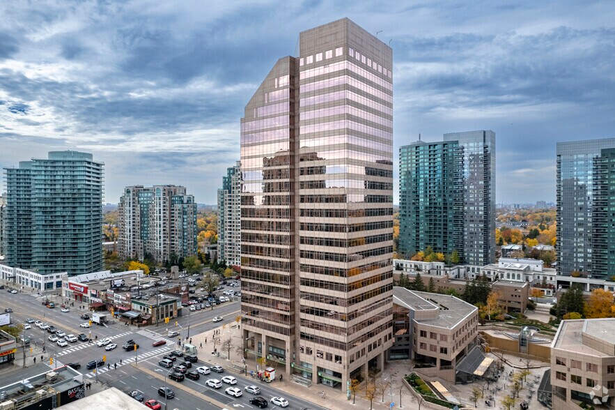 5650 Yonge St, Toronto, ON à louer - Photo du bâtiment - Image 3 de 7
