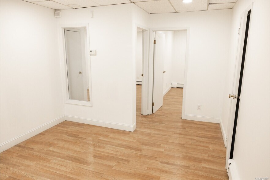 847 Prospect ave, Westbury, NY à vendre - Photo intérieure - Image 3 de 16