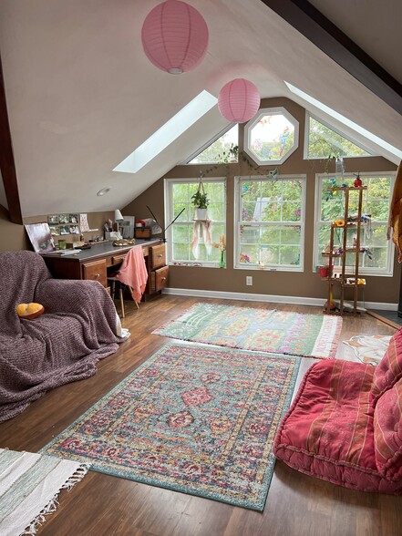 28-BEDS NEAR SYRACUSE UNIVERSITY portfolio of 4 properties for sale on LoopNet.ca - Building Photo - Image 2 of 7