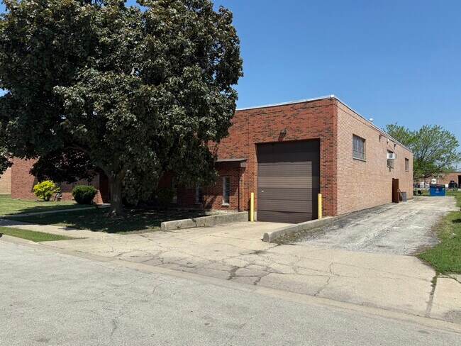 Plus de détails pour 1430 Louis Ave, Elk Grove Village, IL - Industriel à louer