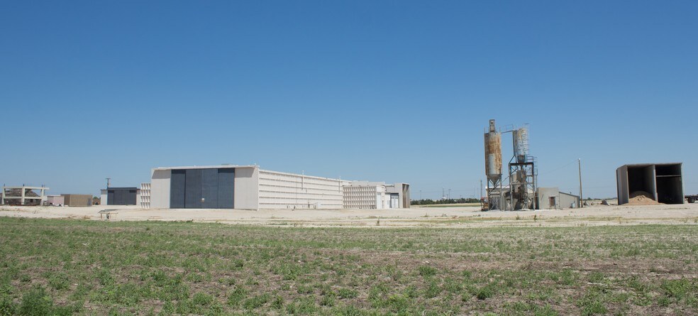 2500 E 9th St, Hays, KS for sale - Building Photo - Image 3 of 4