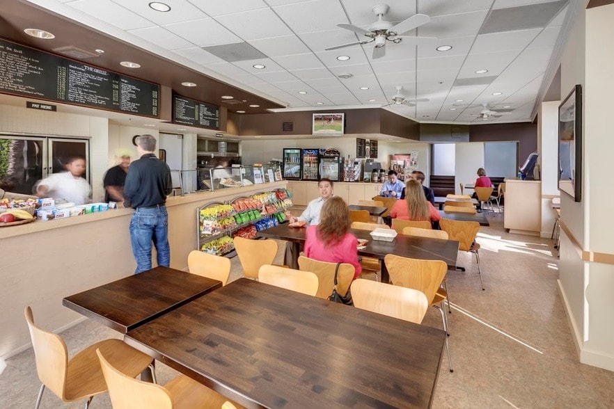 300 Spectrum Center Dr, Irvine, CA à louer - Photo intérieure - Image 2 de 6