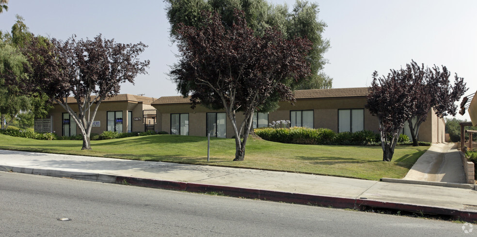 34675 Yucaipa Blvd, Yucaipa, CA for lease - Primary Photo - Image 1 of 6