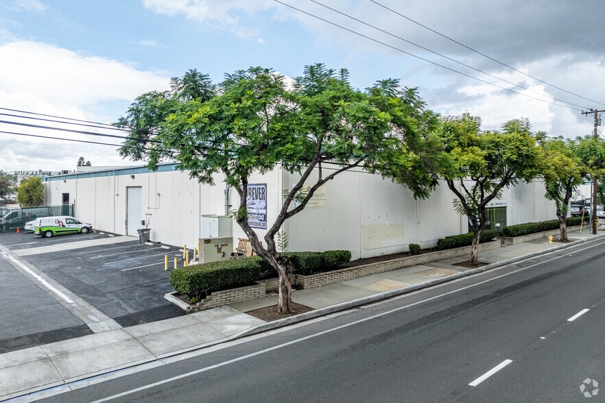 1635-1645 E Del Amo Blvd, Carson, CA for sale - Building Photo - Image 2 of 7