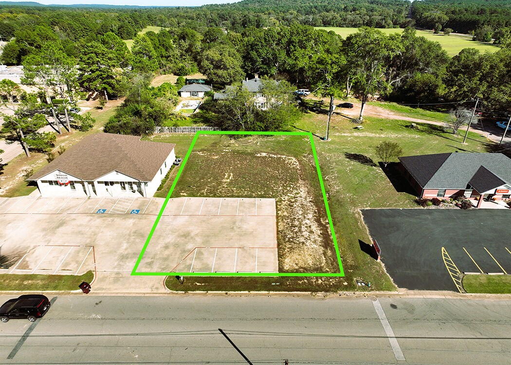359 N Cypress St, Gilmer, TX à vendre Photo du bâtiment- Image 1 de 19