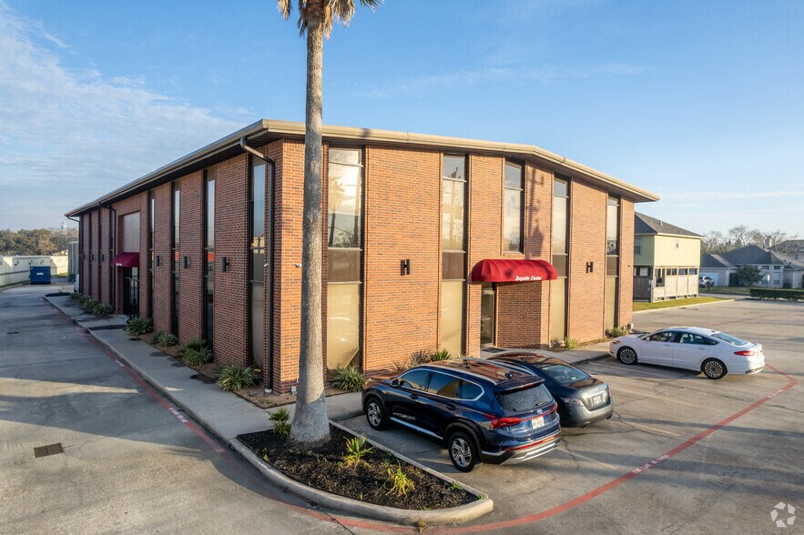 601 Cien Rd, Kemah, TX for sale - Building Photo - Image 2 of 94