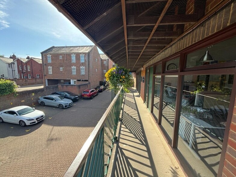 1-32 Hyde St, Winchester à louer - Photo du bâtiment - Image 2 de 3