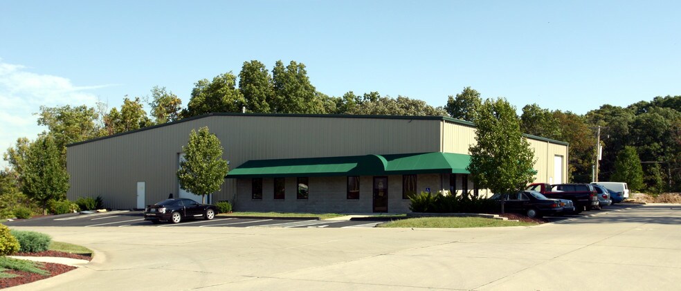 205 Avalon Industrial Ave, Wentzville, MO à louer - Photo du bâtiment - Image 2 de 2