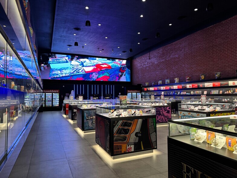 7677 W Sunset Blvd, Los Angeles, CA à louer - Photo intérieure - Image 2 de 30