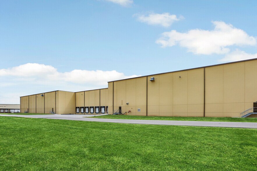 201 Center St, Hanover, PA à louer - Photo du bâtiment - Image 3 de 3