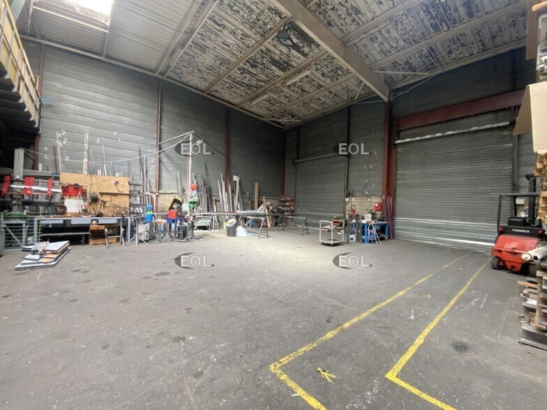 Flex in Aubagne for lease - Interior Photo - Image 3 of 7