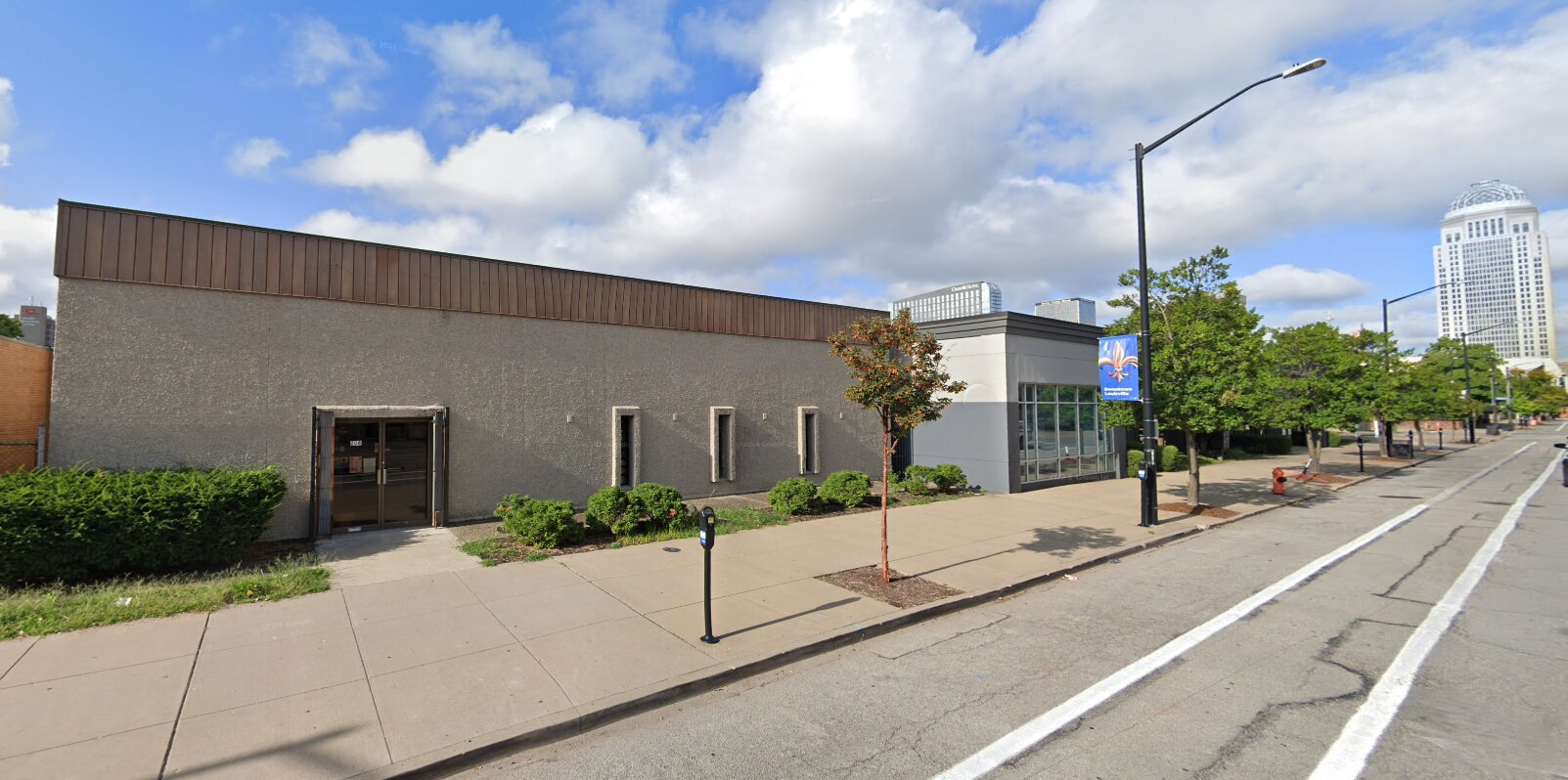 208 E Market St, Louisville, KY à louer Photo du bâtiment- Image 1 de 2