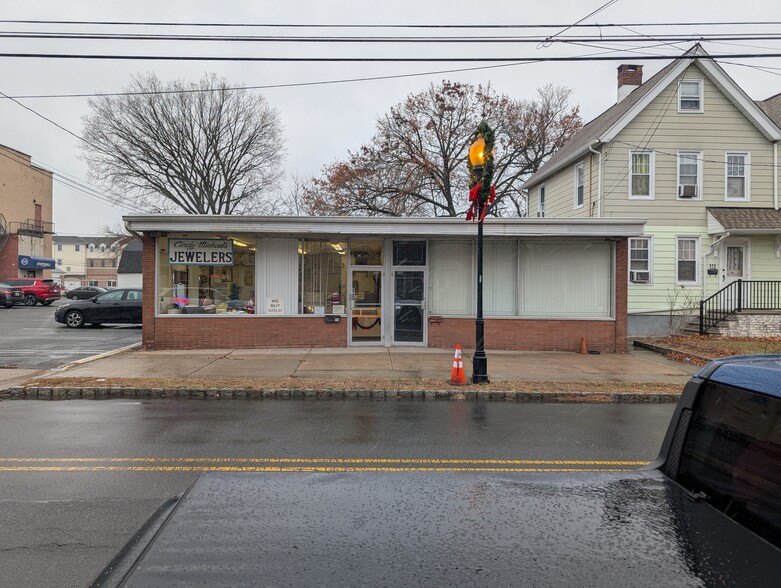 174-176 Front St, South Plainfield, NJ for sale - Building Photo - Image 2 of 6