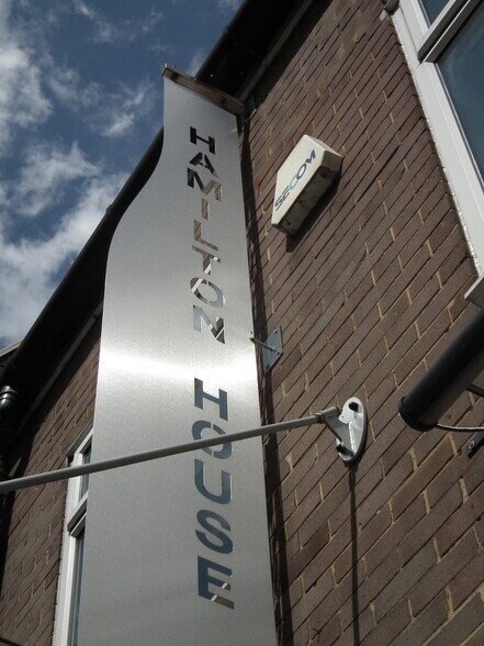 87-93 Bell St, Reigate à louer - Photo du bâtiment - Image 3 de 3