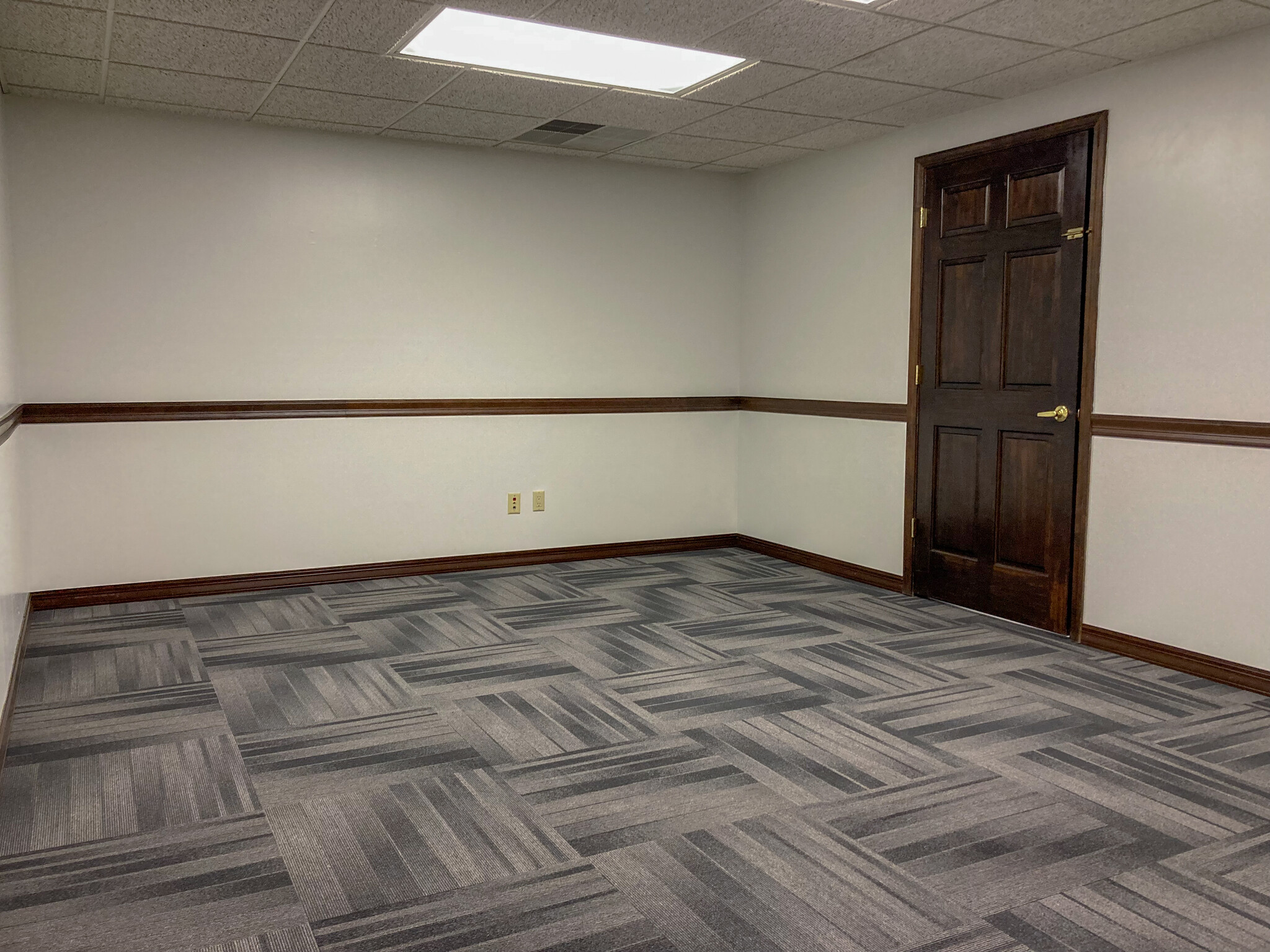 5221 S 6th St, Springfield, IL for lease Interior Photo- Image 1 of 7