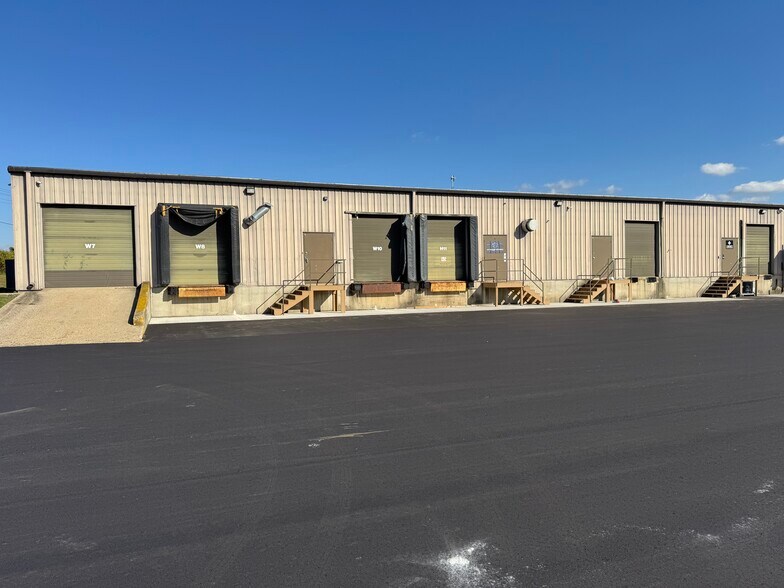 5821 Femrite Dr, Madison, WI for lease - Building Photo - Image 1 of 7