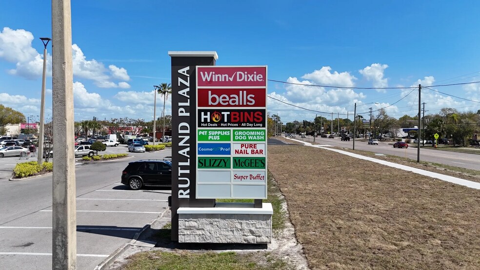 1049 62nd Ave N, Saint Petersburg, FL à louer - Photo du bâtiment - Image 2 de 2