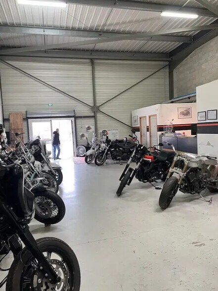 Flex dans Entraigues-sur-la-Sorgue à louer - Photo du bâtiment - Image 2 de 4