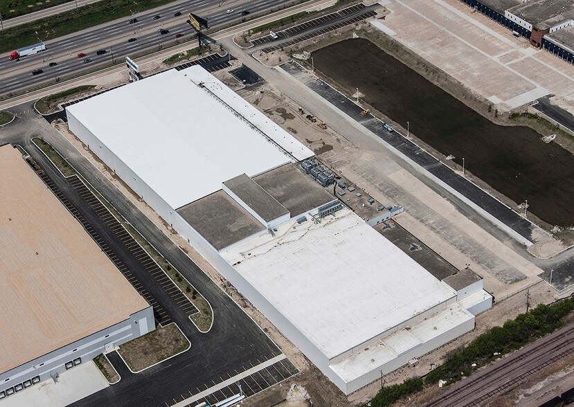 555 Northwest Ave, Northlake, IL à louer - Photo du bâtiment - Image 3 de 7